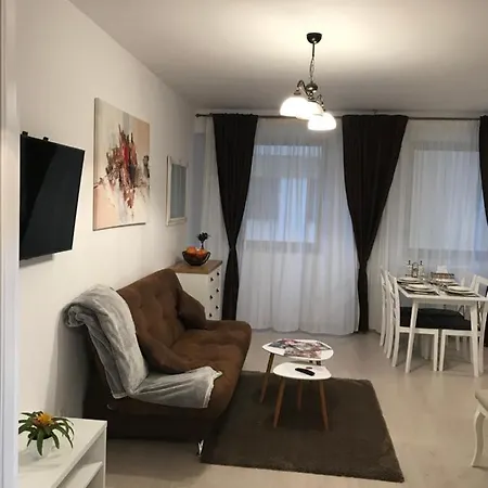 White Season Apartment *