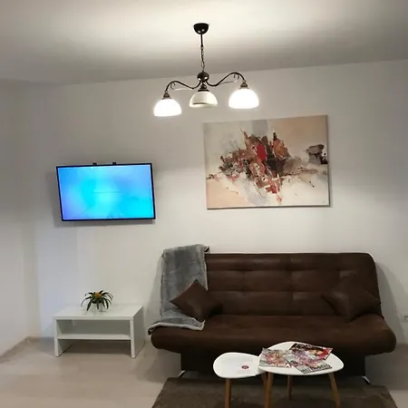 White Season Apartment