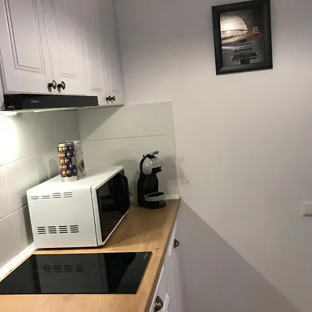 White Season Apartment *