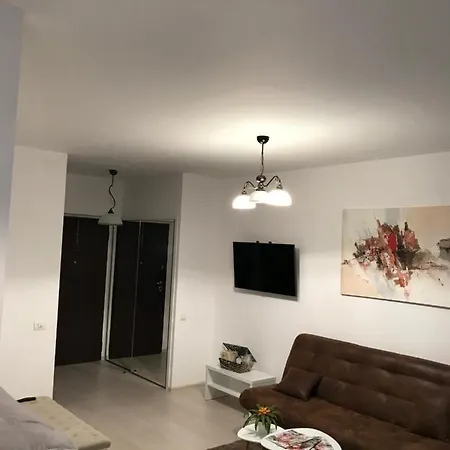White Season Apartment *